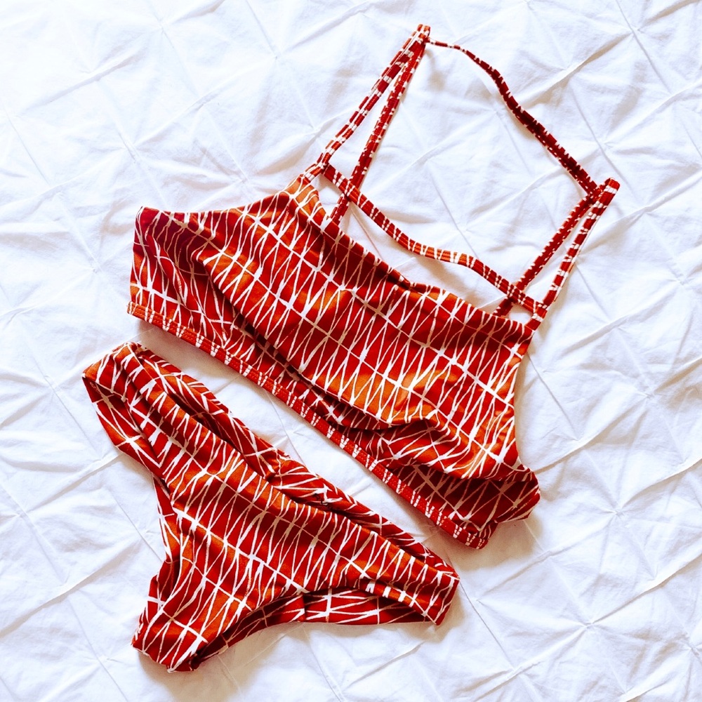 NEW♥️ RVCA TRIANGLE ROW MODERATE CHEEKY BIKINI BOTTOM sz XS SUN-BAKED RED SURF